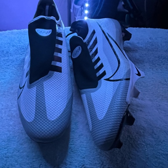 Nike Vapor Edge Pro 360 White Black Pure Platinum
Football Cleats Men Sz 12 new - Picture 2 of 7